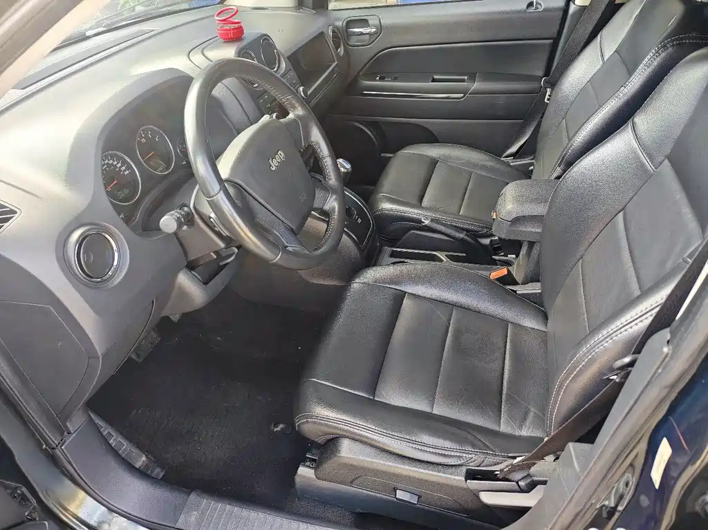 Jeep Compass (Import) — миниатюра 8
