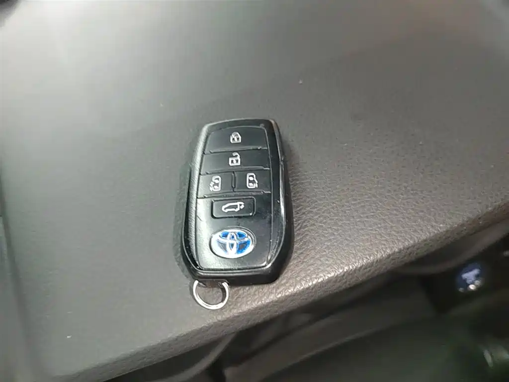 Toyota Granvia 2023 2.5L Luxury PLUS