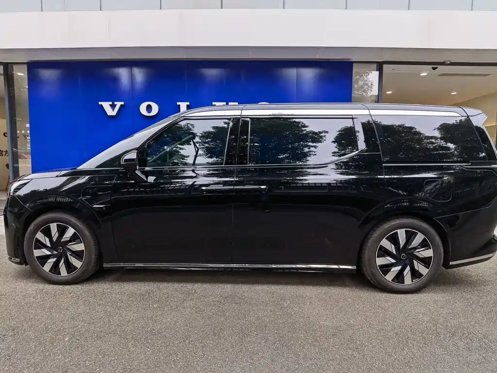 Volvo EM90 — миниатюра 3