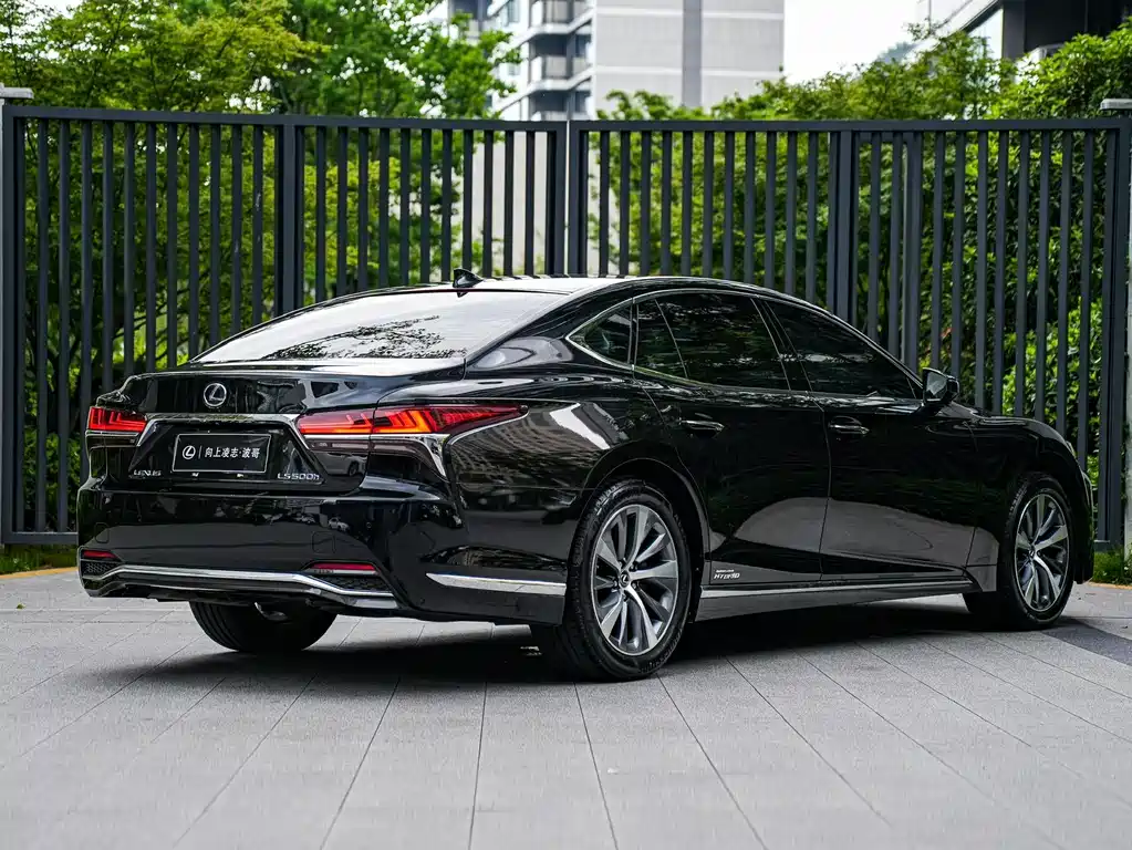 Lexus LS 2018 500h V