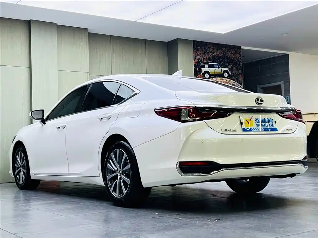 Lexus ES 2020 200