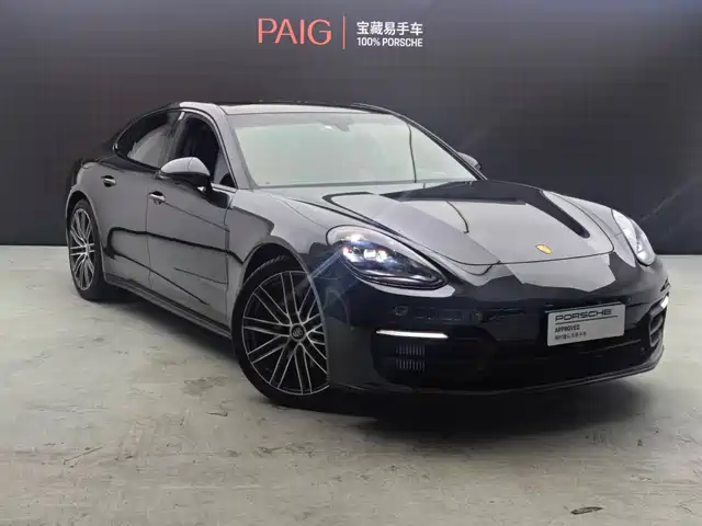 PORSCHE PANAMERA