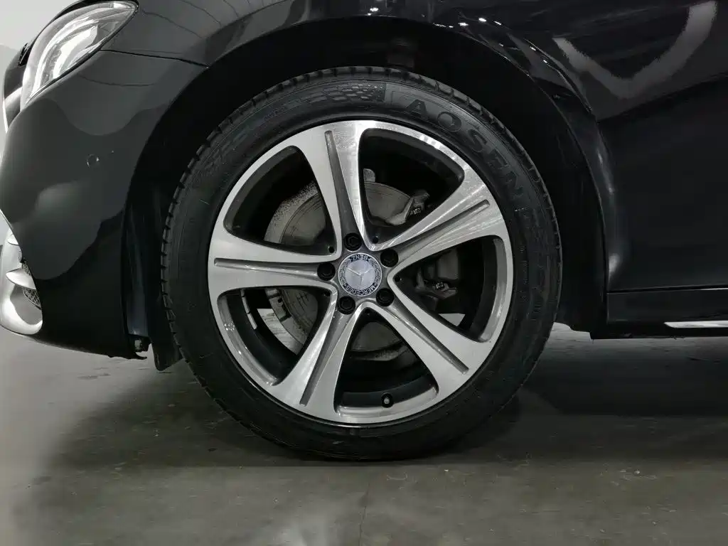 Mercedes-Benz E-Class — миниатюра 17
