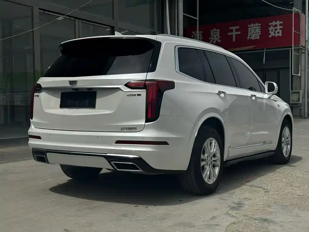 Cadillac XT6 2020 28T мест