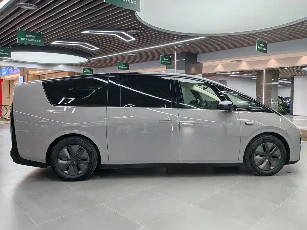 Li Auto MEGA 2025 Ultra