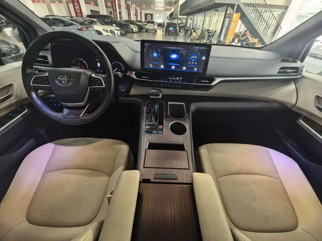 Toyota Sienna — миниатюра 12