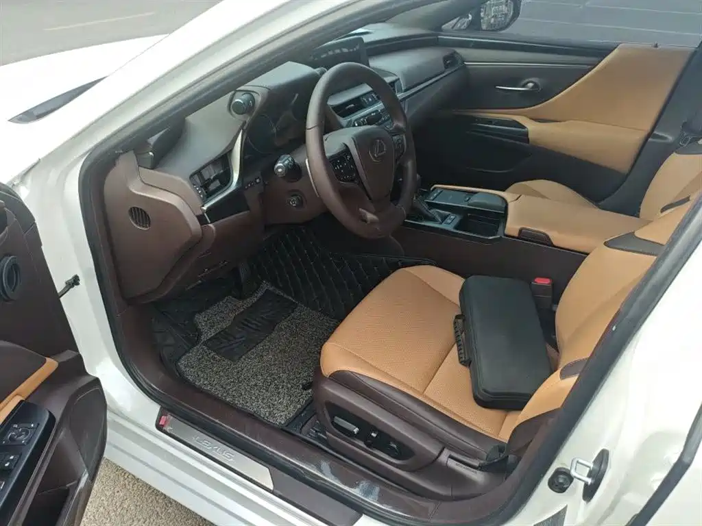 Lexus ES 2021 300h