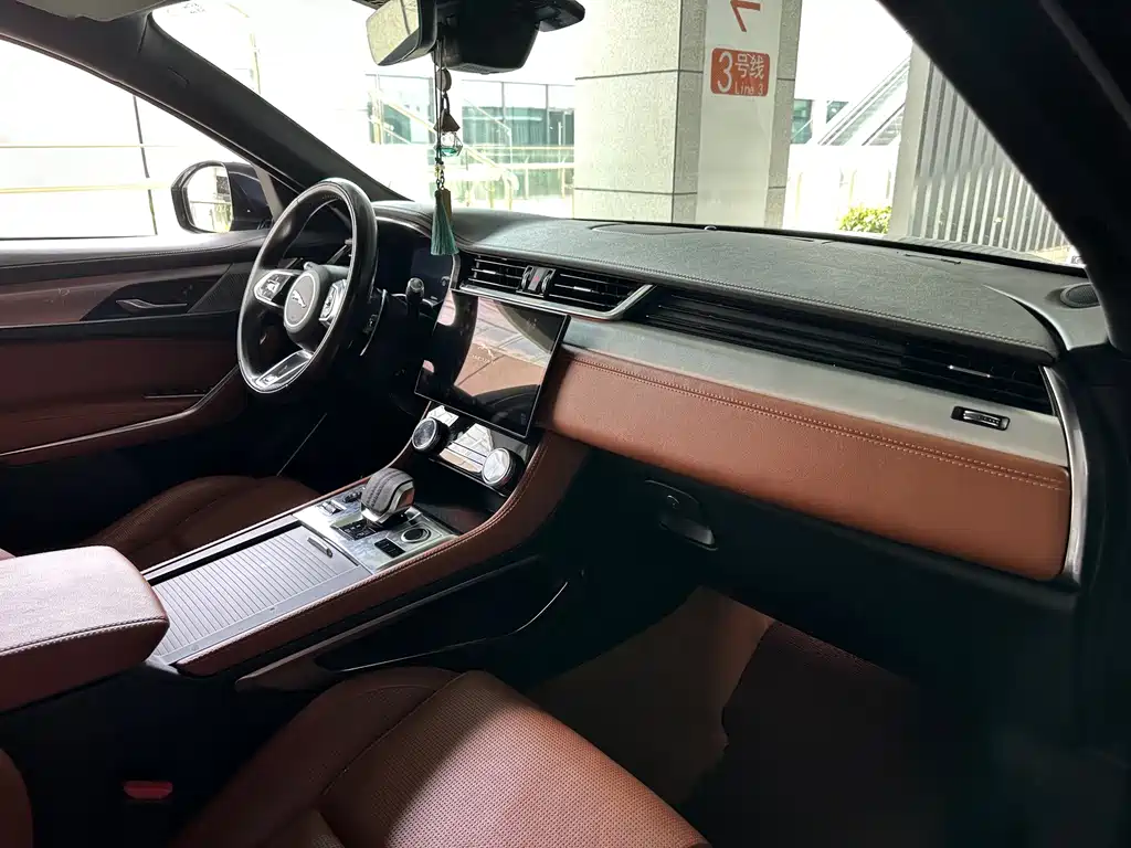Jaguar F-PACE — миниатюра 12