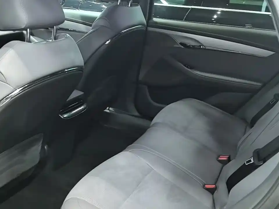 VOYAH LANTU CHASING LIGHT