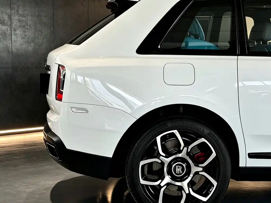 Rolls-Royce Cullinan — миниатюра 4