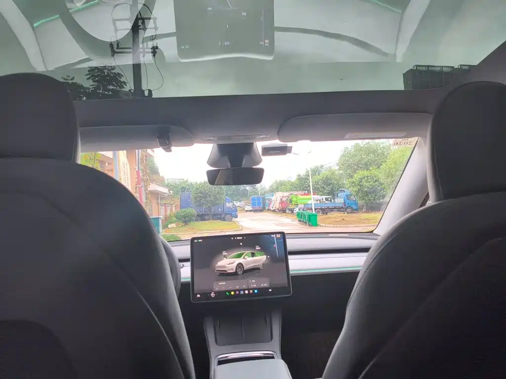 Tesla Model Y — миниатюра 14