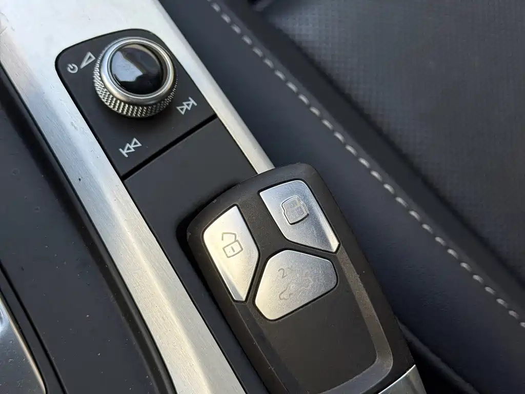 Audi A4L 2023 — фото 36