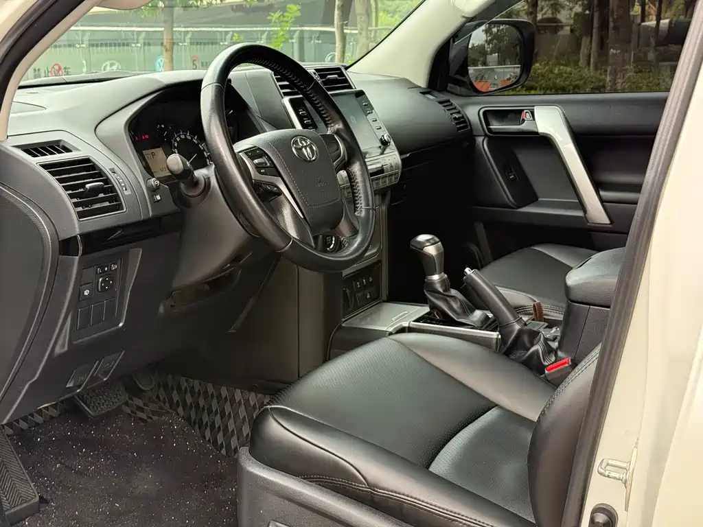 Toyota Land Cruiser Prado 2023 2.8T