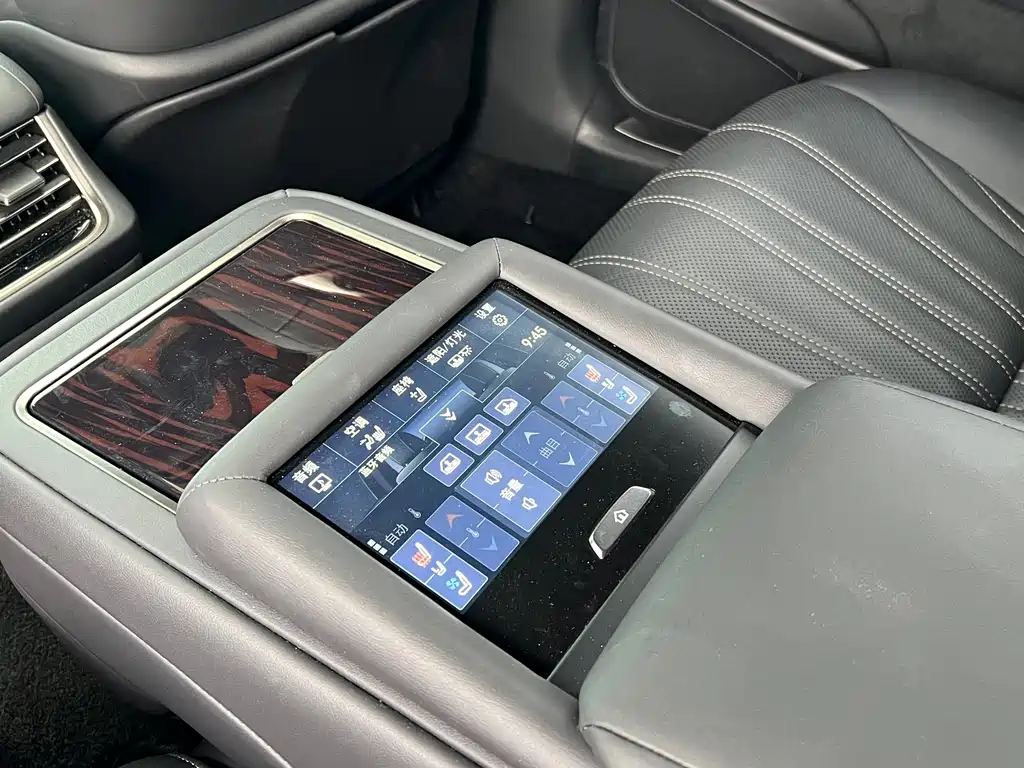 Lexus LS — миниатюра 13