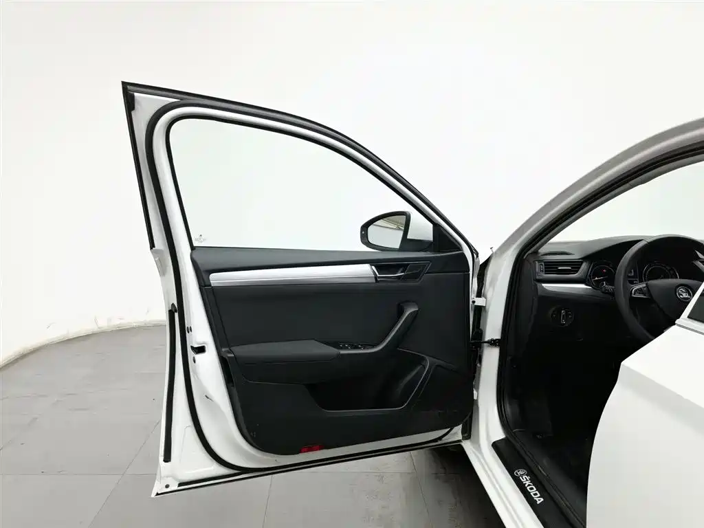 Skoda Superb 2019 TSI280 DSG Standard