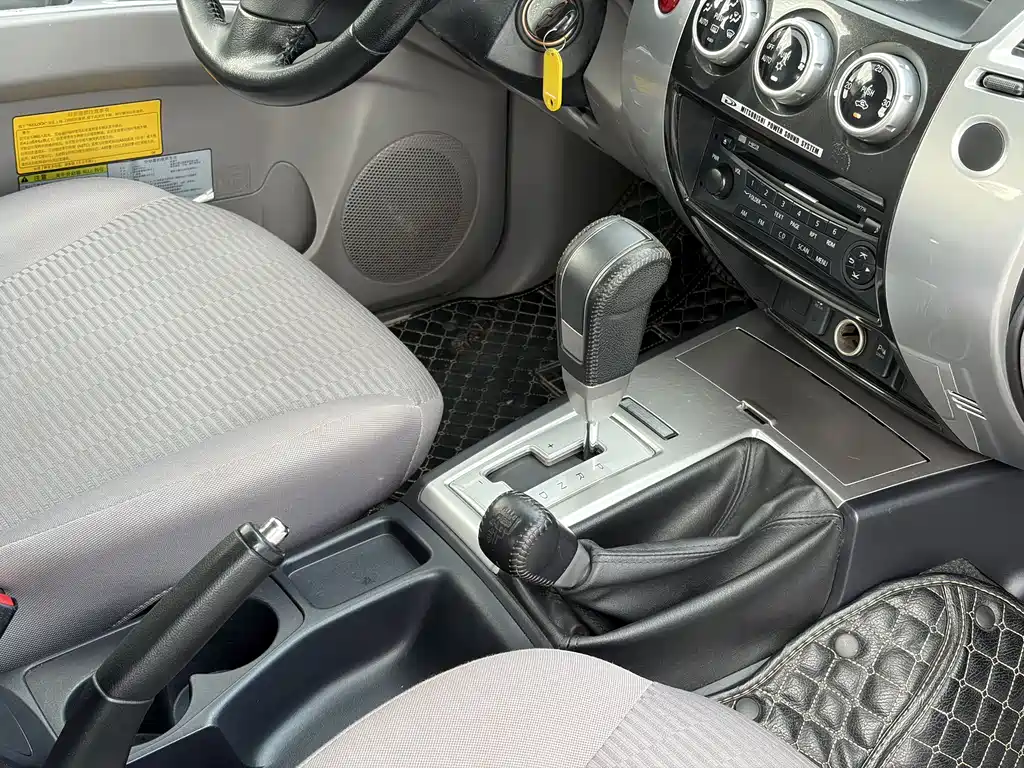 MITSUBISHI PAJERO JINCHANG