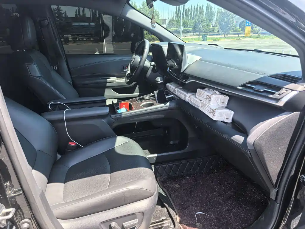 Toyota Granvia 2024 2.5L Luxury PLUS