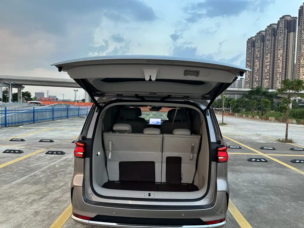 Roewe iMAX8 New Energy — миниатюра 18