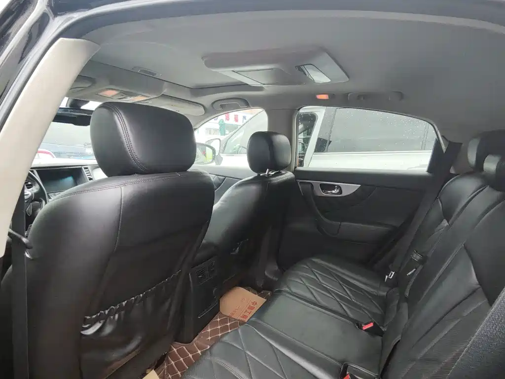 Infiniti FX — миниатюра 11