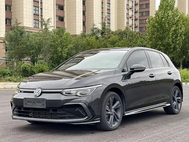 VOLKSWAGEN GOLF 2021