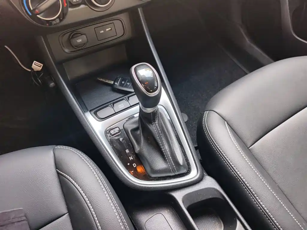 Hyundai Elantra — миниатюра 14
