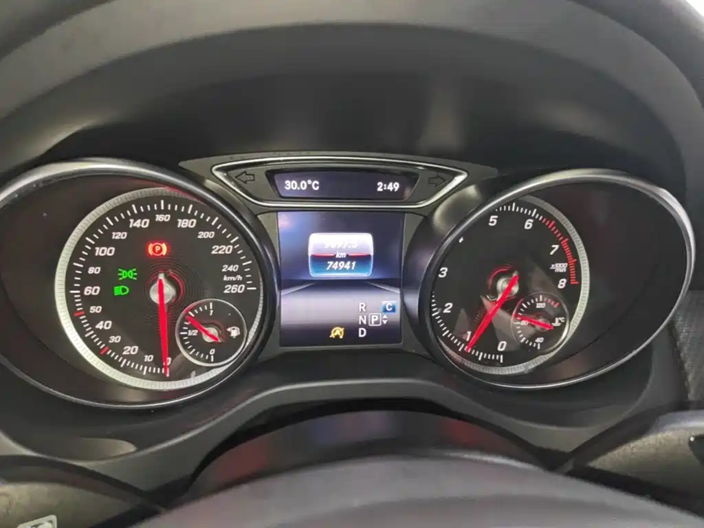 Mercedes-Benz GLA — миниатюра 12