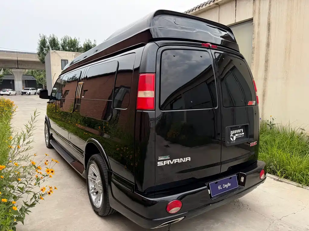 GMC Savana 2011 6.0L 7 мест