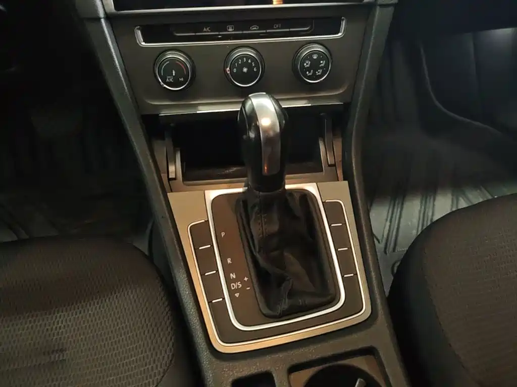 Volkswagen Golf — миниатюра 14