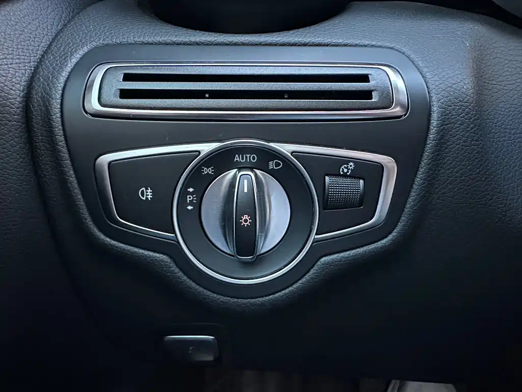 Mercedes-Benz C-Class — миниатюра 11