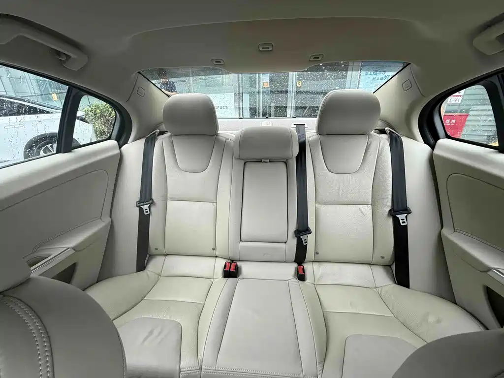 Volvo S60 (Import) — миниатюра 12