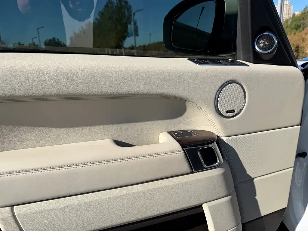 Land Rover Range Rover — миниатюра 10