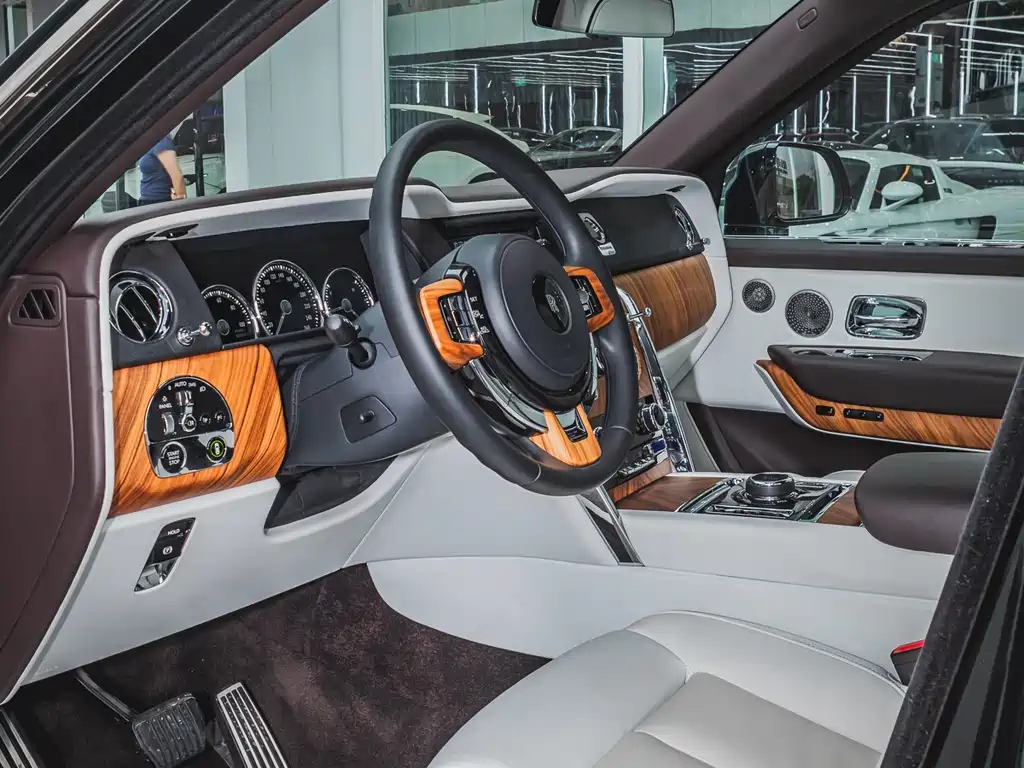 Rolls-Royce Cullinan 2018 мест