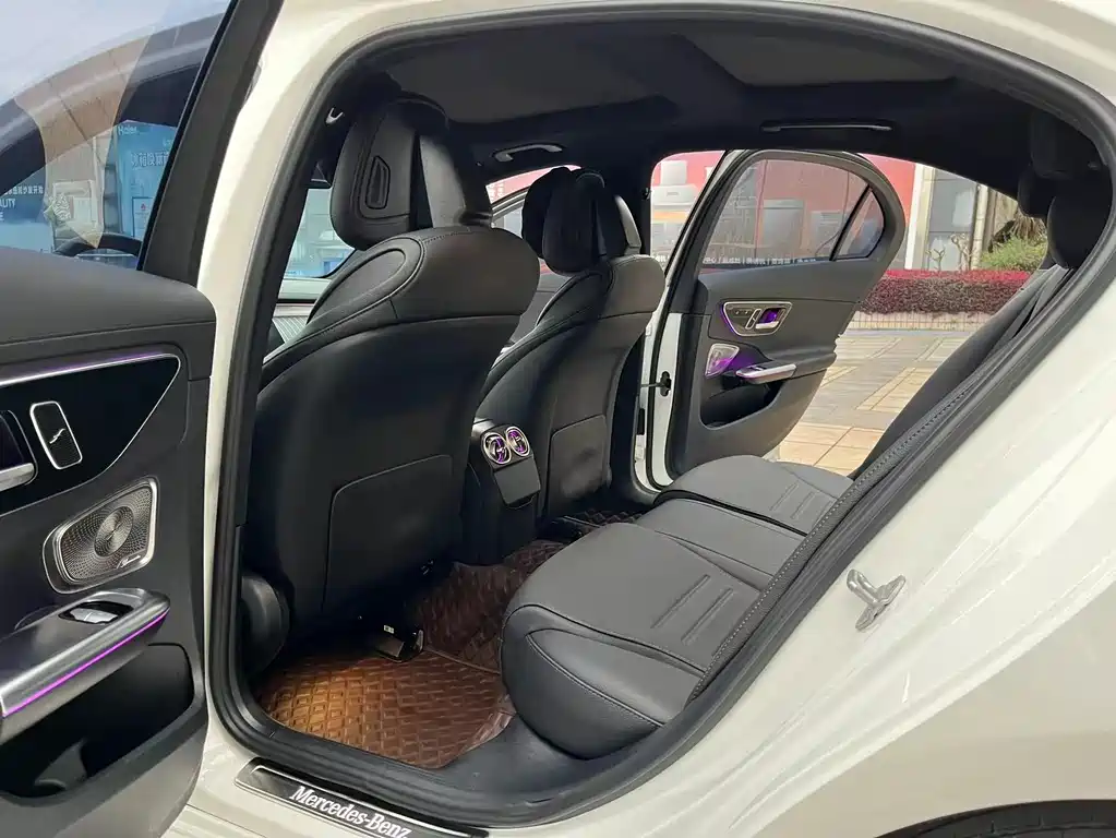 Mercedes-Benz C-Class — миниатюра 6