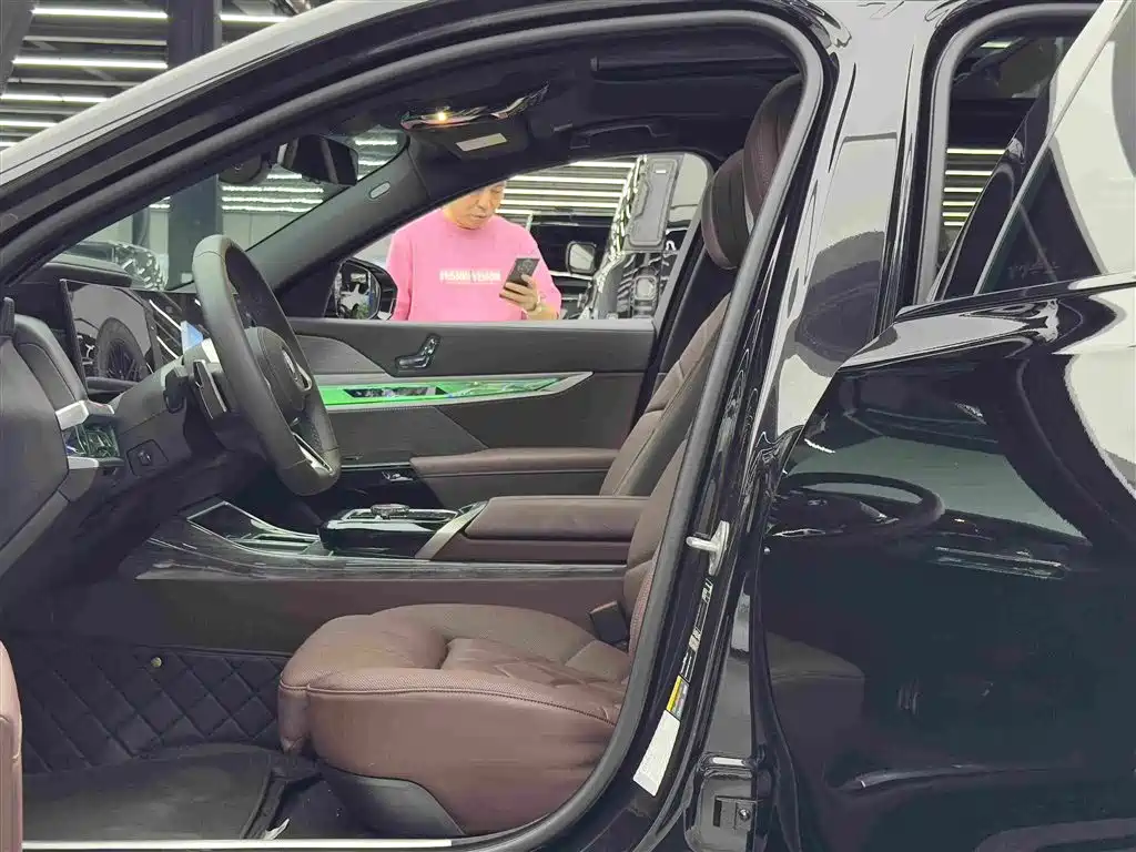 BMW i7 — миниатюра 8