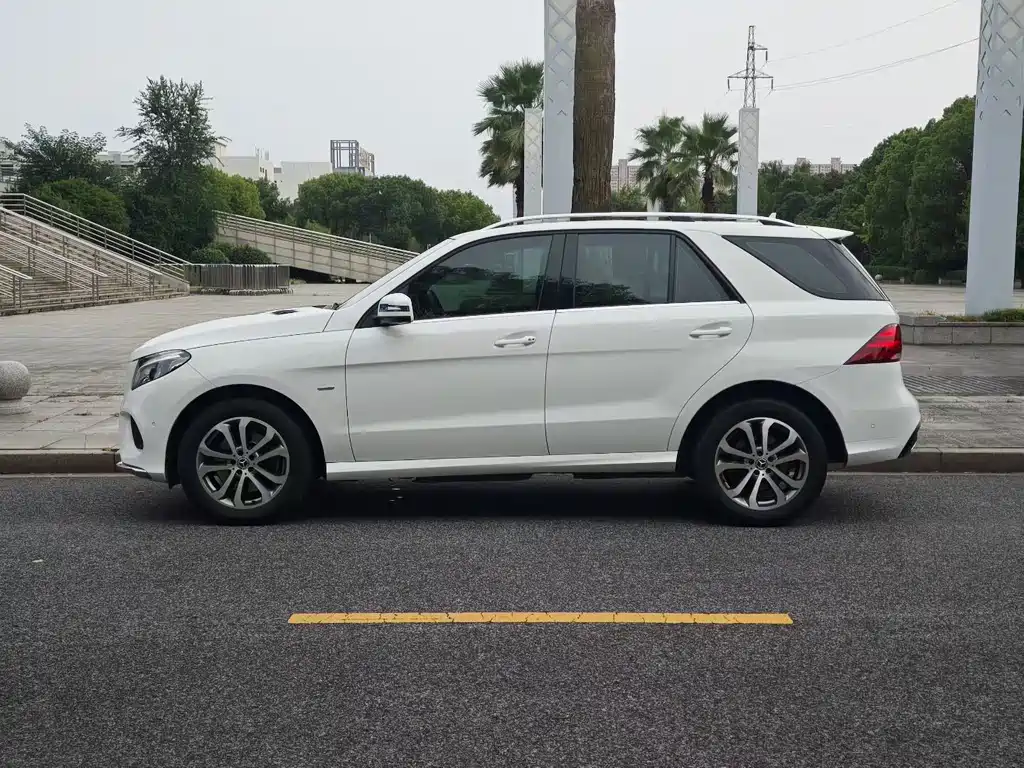 Mercedes-Benz GLE (Import) — миниатюра 4