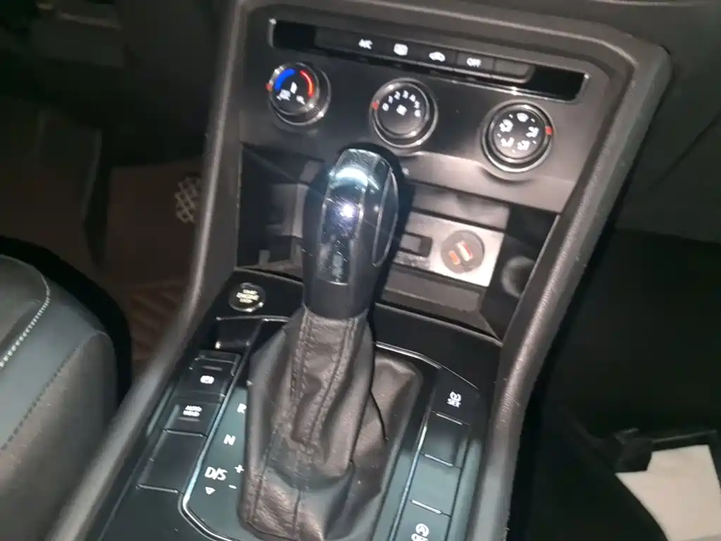 Volkswagen Tiguan L — миниатюра 14