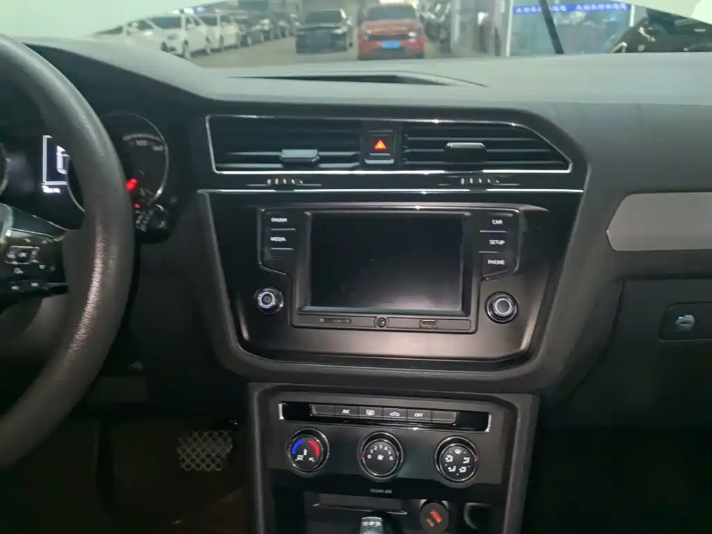 Volkswagen Tiguan L — миниатюра 13