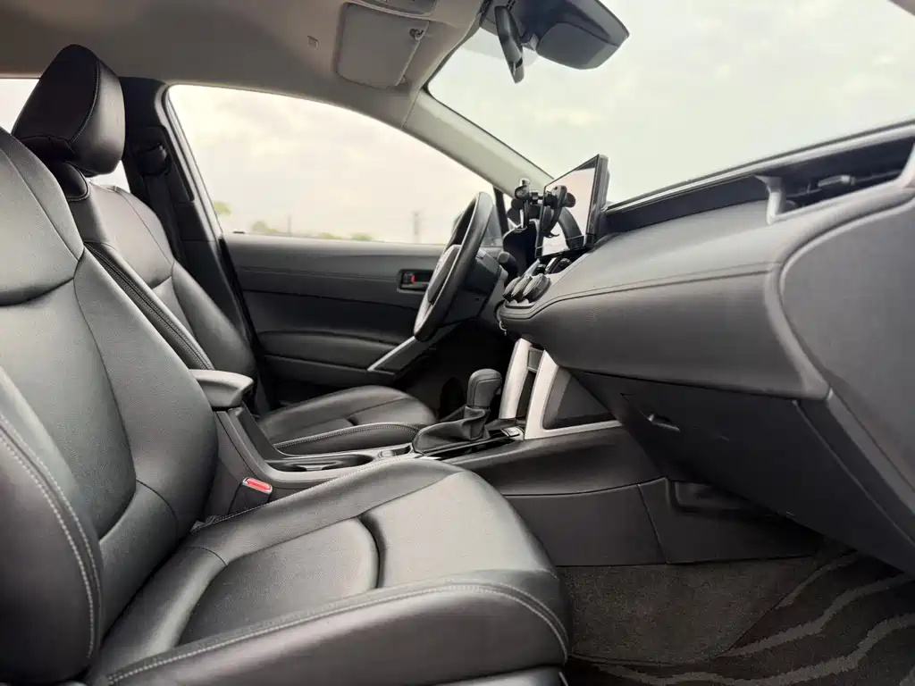 Toyota Corolla Cross — миниатюра 14