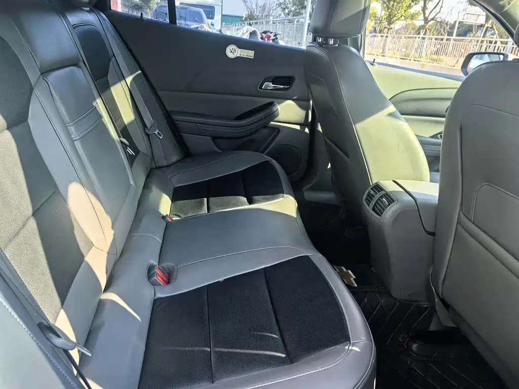 Chevrolet Malibu — миниатюра 12