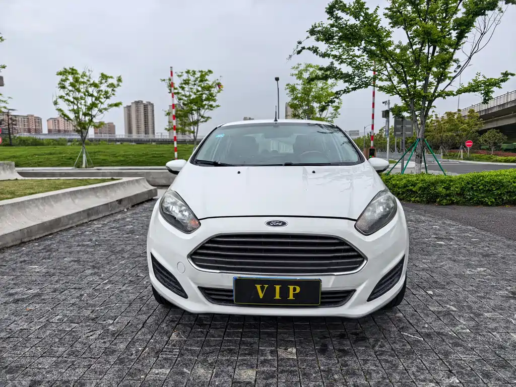Ford Fiesta 2013 1.5L MT
