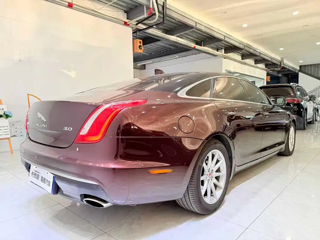 Jaguar XJ — миниатюра 6