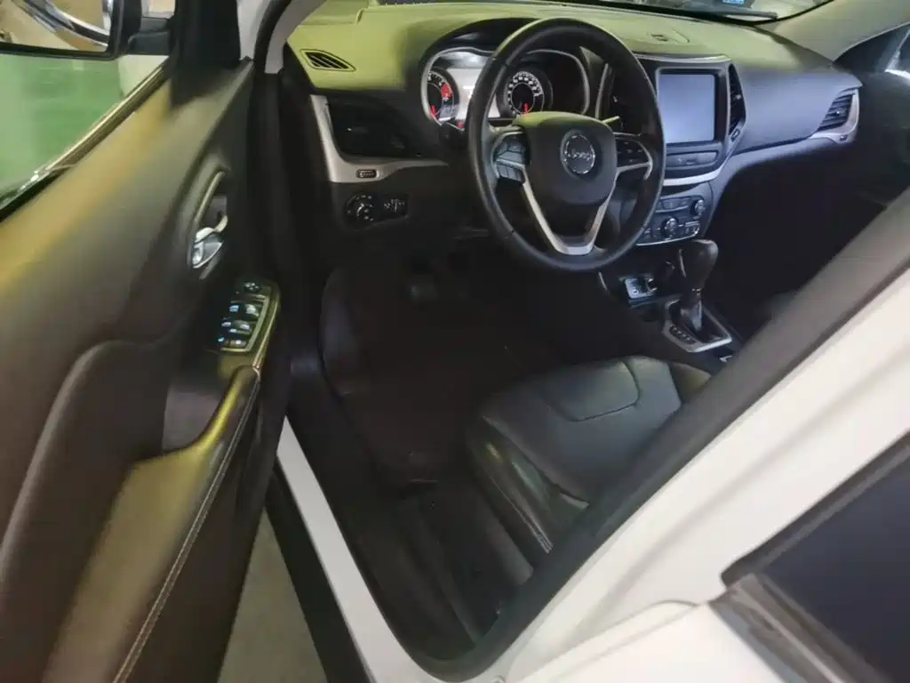 Jeep Cherokee — миниатюра 16