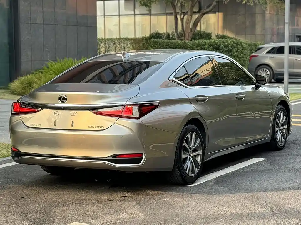 LEXUS ES