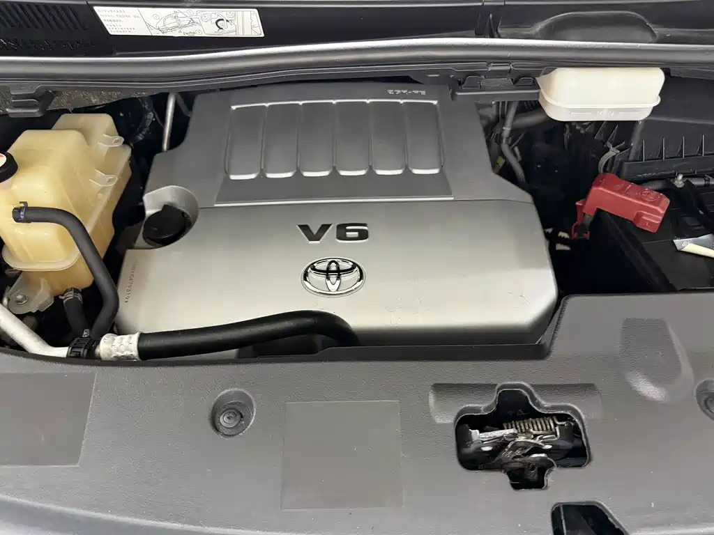 Toyota Alphard — миниатюра 18