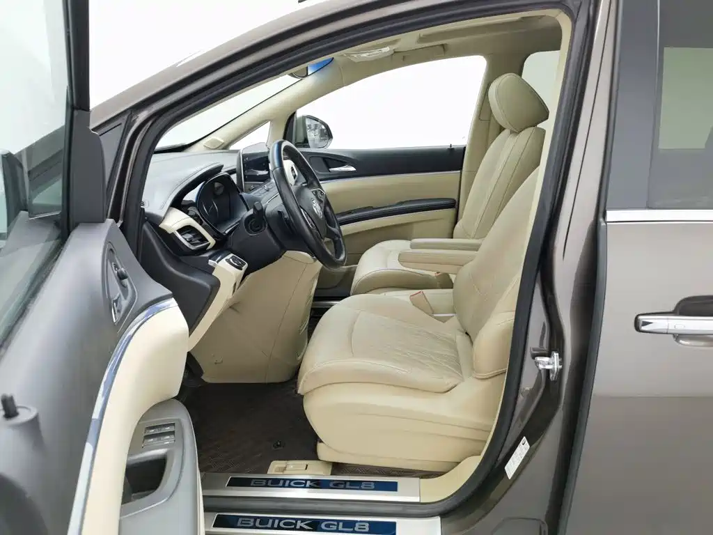 Buick GL8 — миниатюра 10