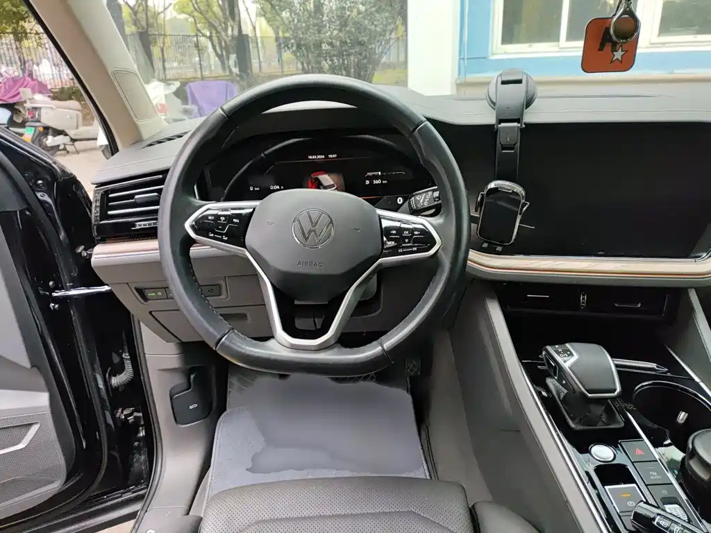 Volkswagen Touareg 2021 3.0TSI Sport