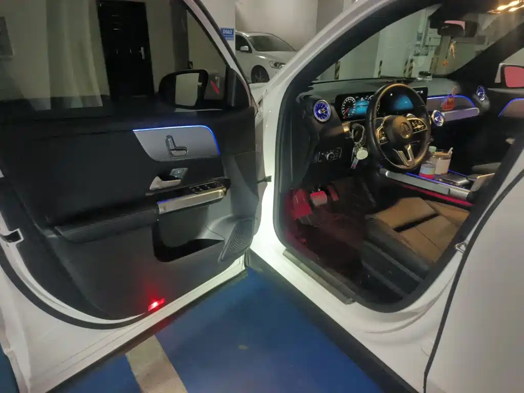 Mercedes-Benz GLB — миниатюра 12