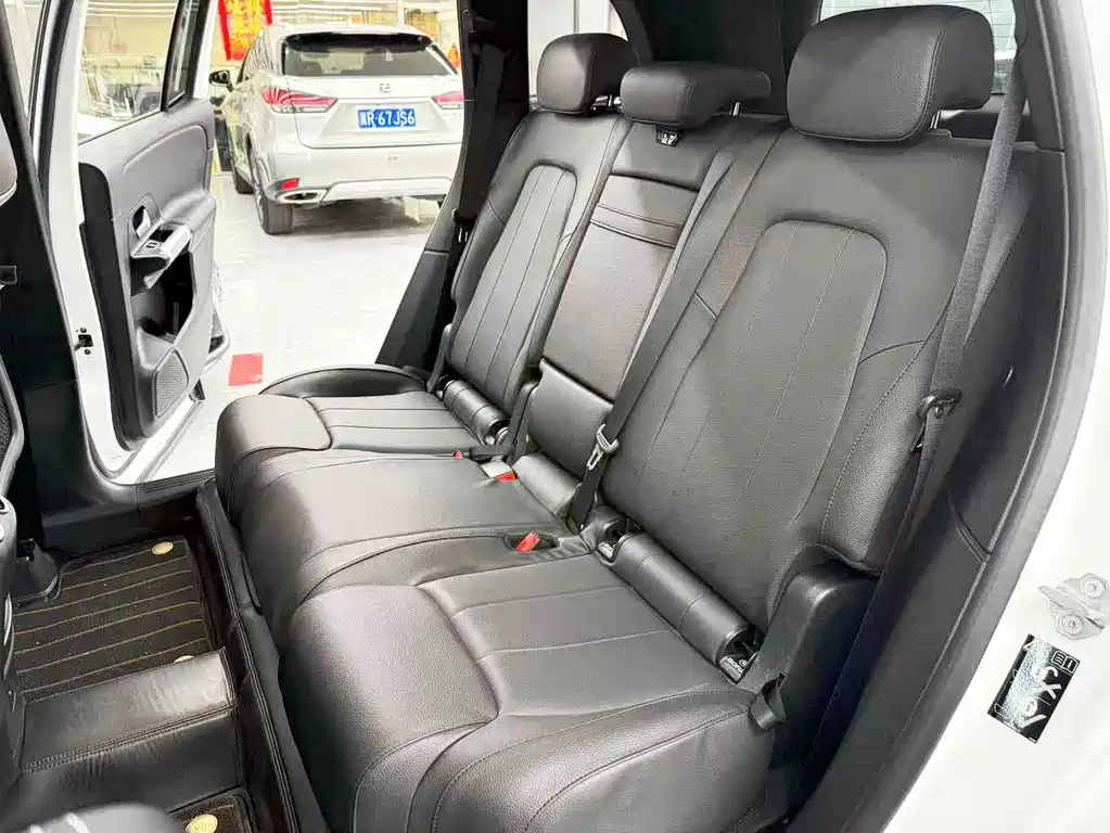 Mercedes-Benz GLB — миниатюра 15