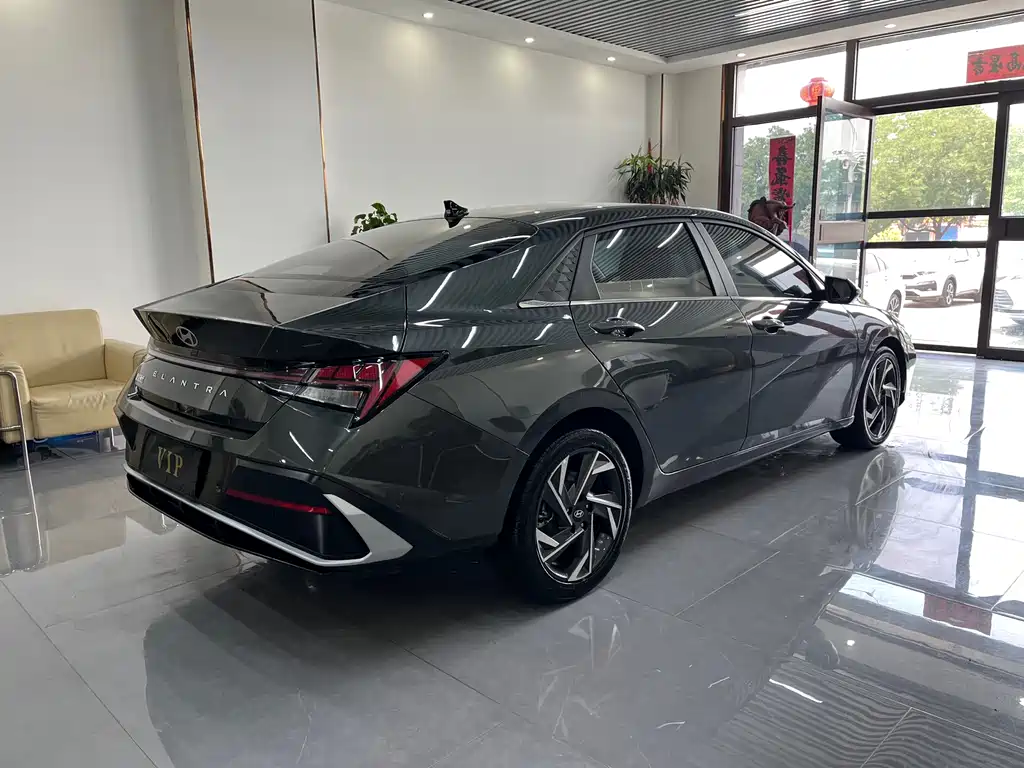 Hyundai Elantra 2023 1.5L CVT LUX Luxury