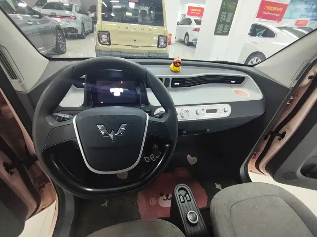 Заказать Wuling MINIEV 2021 года за 642 592 ₽  из Китая